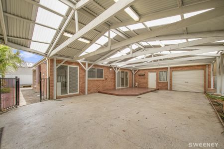 Spacious three bedroom home in quiet and convenient location - Photo 4