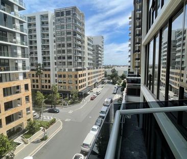 [Fully furnished] Stunning Three Bedroom Apt with 2 Car Space for L... - Photo 1