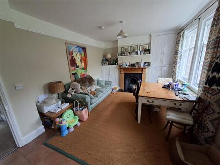 3 bedroom semi-detached house to rent - Photo 2