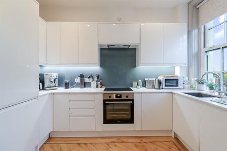 A 1 Bedroom Flat in St. Stephens Road, Cheltenham - Photo 2