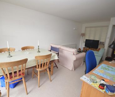 3 bedroom end of terrace house to rent - Photo 4