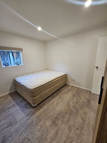 Modern 2 Bedroom Unit in Hillcrest - Photo 3