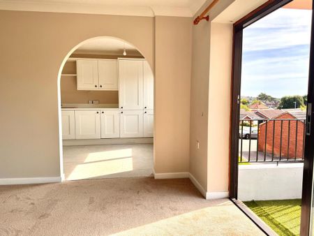 2 bedroom apartment to rent - Photo 4