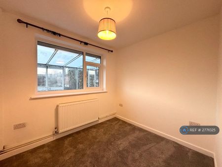 2 bedroom bungalow to rent - Photo 2