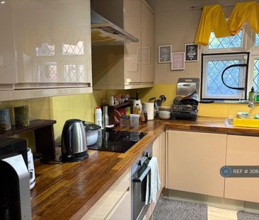 1 bedroom in a house share to rent - Photo 2