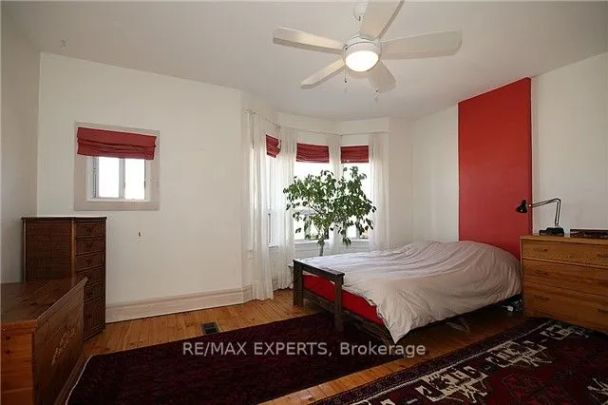 Detached Home For Lease | W9045475 - Photo 1