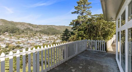 Stokes Valley 4 Bedrooms - Photo 4