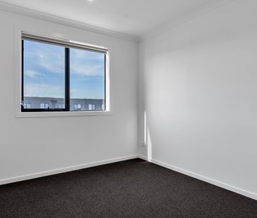 BRAND NEW TARNEIT TOWNHOUSE - Photo 1