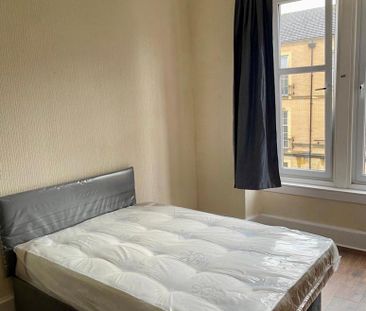 3 bedroom flat to rent - Photo 5