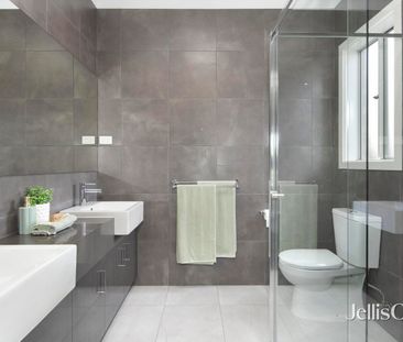 5 Bedroom Home and Side Access - Photo 2