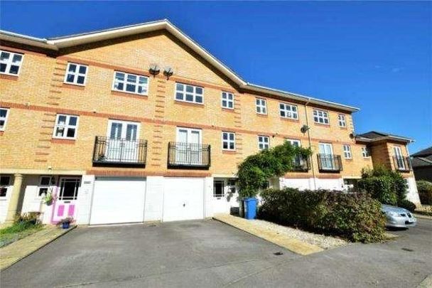 Ogden Park, Bracknell, RG12 - Photo 1