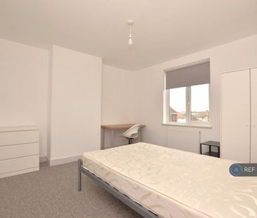 4 bedroom semi-detached house to rent - Photo 3