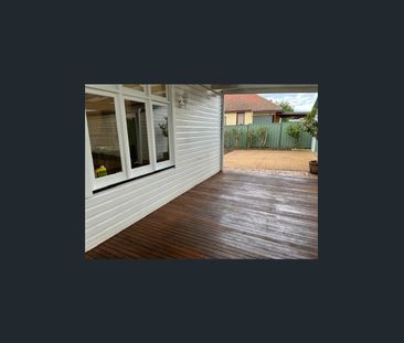 Three Bedroom Cottage Home - Photo 4