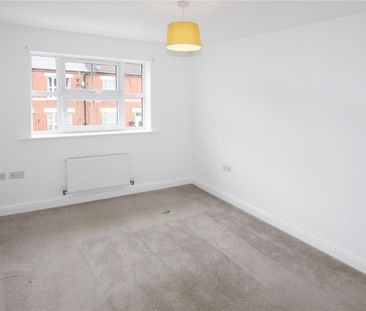 2 Bedroom House to Rent in Grove Road, Rushden, Northants, NN10 - Photo 5