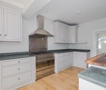 4 bedroom semi-detached house to rent - Photo 5