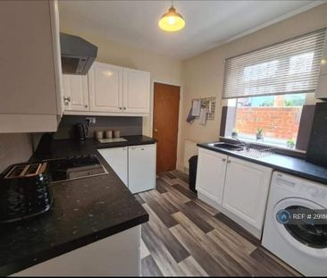 1 bedroom in a house share to rent - Photo 3