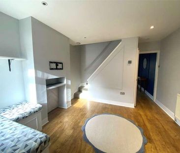 Edgell Road, Staines Upon Thames, Surrey, TW18 - Photo 1