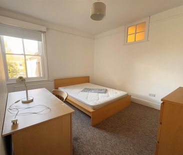 4 bedroom semi-detached house to rent - Photo 2