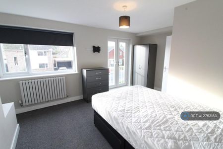 1 bedroom in a house share to rent - Photo 4