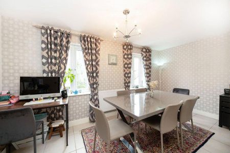 5 bedroom end of terrace house to rent - Photo 2