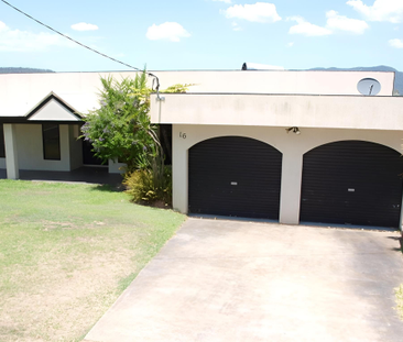 HOME WITH MOUNTAIN VIEWS! - Photo 1