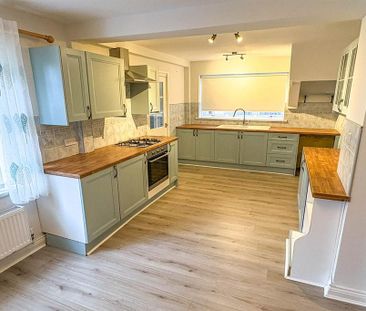 3 bedroom semi-detached house to rent - Photo 5