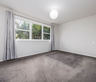 Comfortable Family Living in a Quiet Cul-De-Sac - Photo 2