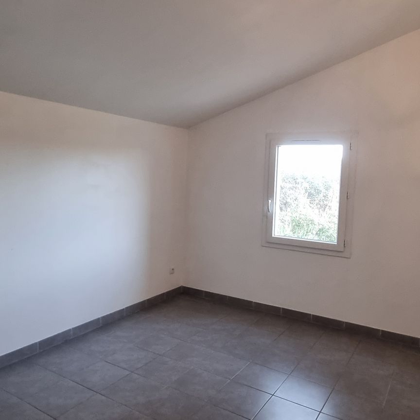 Location Maison 4 pièces 98m² LAMBESC 13410 - Photo 1