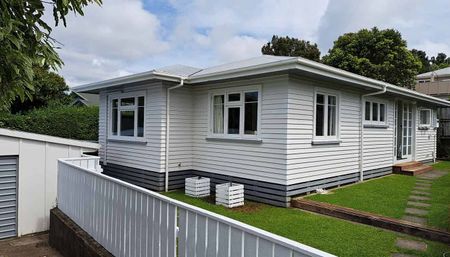 Charming 3BR Home in Spotswood! - Photo 5