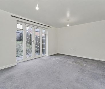 4 bedroom terraced house to rent - Photo 1