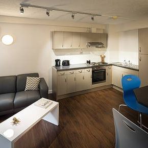 1 Bed - Tumbling Hill Street, University, Bd7 - Photo 1