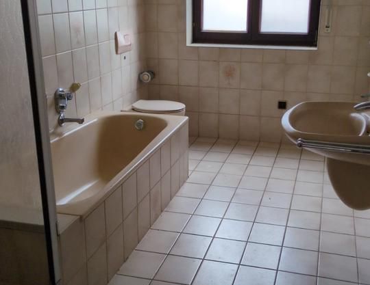 Arzfeld: großzügige Erdgeschosswohnung - Photo 1