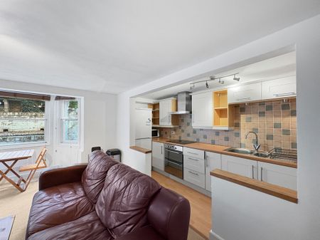 A well-presented and fully furnished one-bedroom garden view apartment set within an attractive period building, ideally located on a desirable residential road. - Photo 2