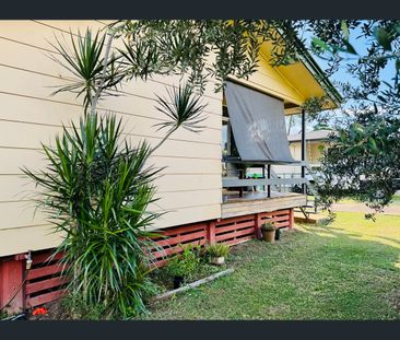 18 McCOOL Street, Moranbah, Qld 4744 - Photo 3