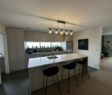 Simply stunning and super private - Photo 2