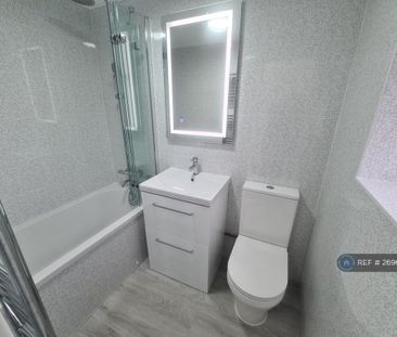 3 bedroom semi-detached house to rent - Photo 3