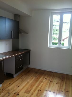 Location Appartement 4 pièces 81m² BAGNERES DE BIGORRE 65200 - Photo 1