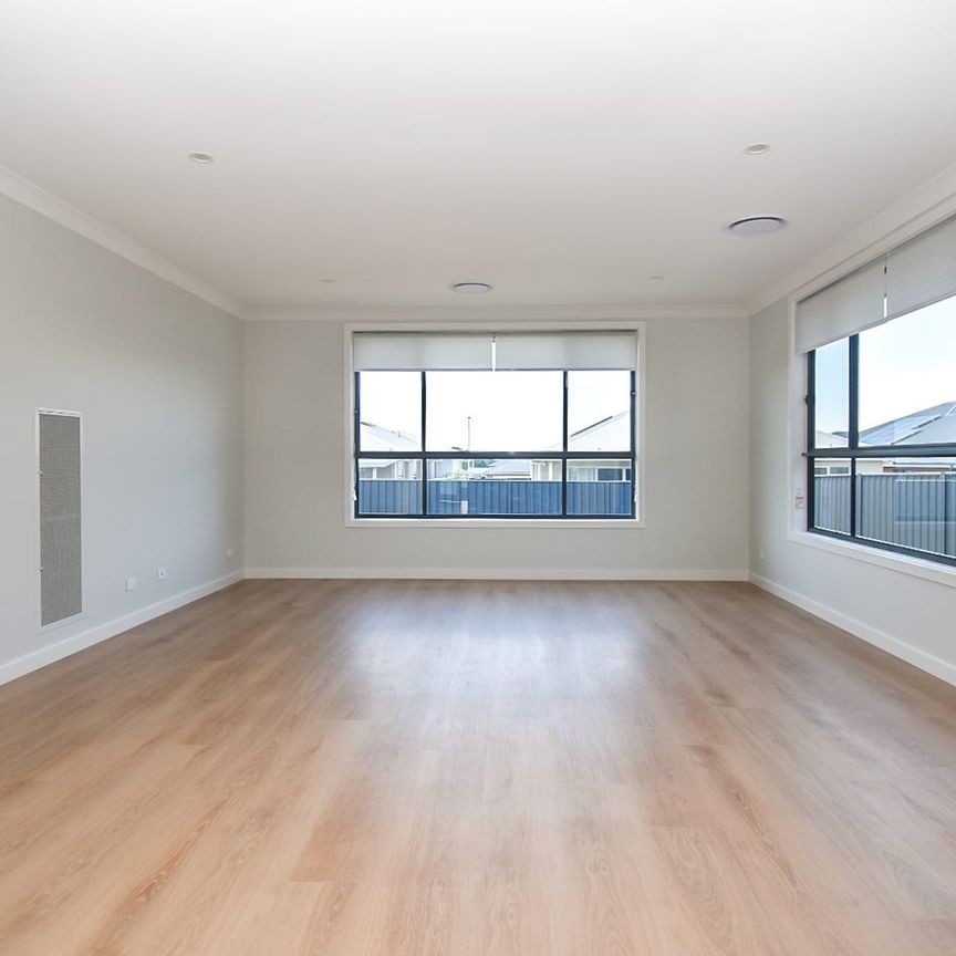 Modern Living with Style and Comfort! - Photo 1