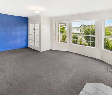 Three bedroom home in Manurewa! - Photo 3