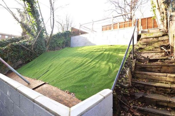 Vicarage Park, London, SE18 - Photo 1