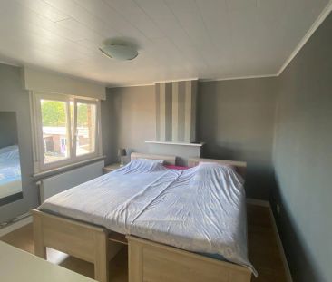 Verzorgde halfopen woning met 3 slaapkamers, garage en tuin - Foto 1