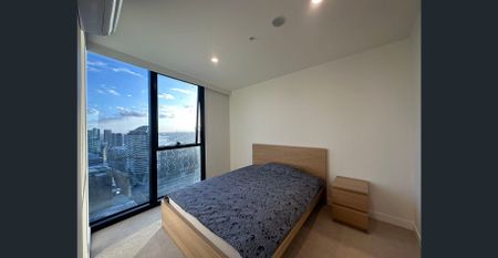 Charming 2 Bedroom Apartment with Modern Amenities at 138 Spencer St - Photo 2