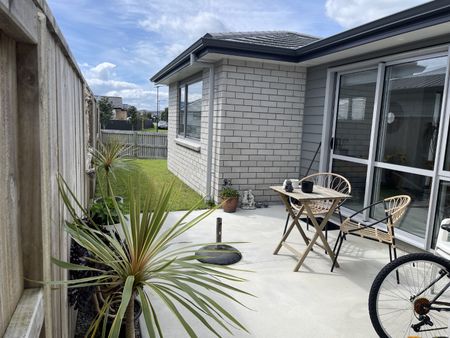 Modern Styling in Papamoa - Papamoa - Photo 2
