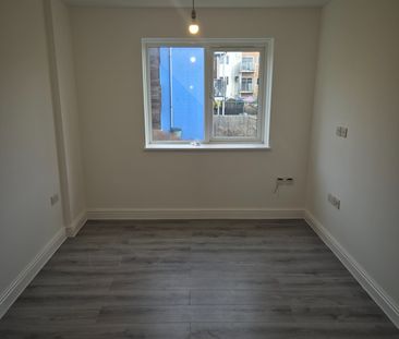 2 Bed Flat, London Road, CR0 - Photo 2