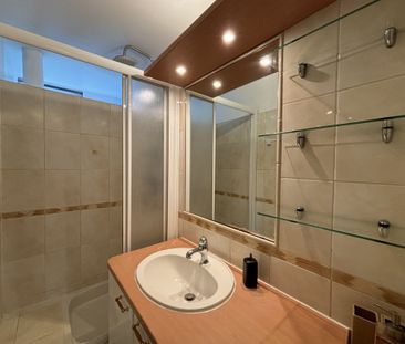 Location Appartement 5 pièces 70m² LES ABYMES 97139 - Photo 4