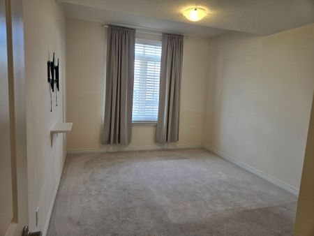 For Lease - 8 Beasley Grove, Hamilton, Ontario - Photo 2