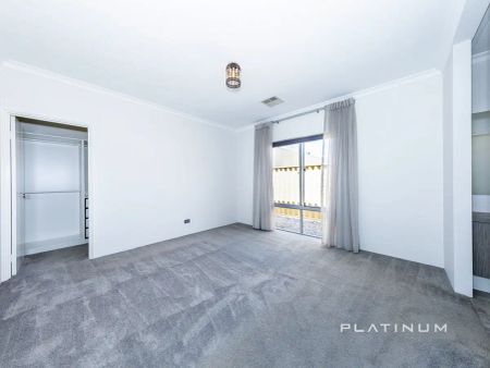 “Spacious 4-Bedroom Family Home with Pool – Walk to Burns Beach” - Photo 5