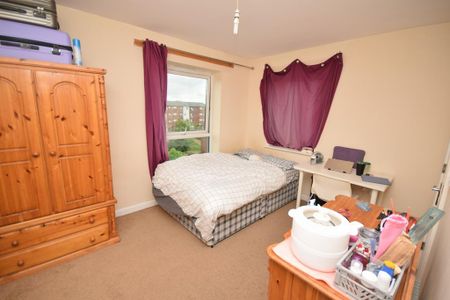 3 bedroom flat to rent - Photo 3