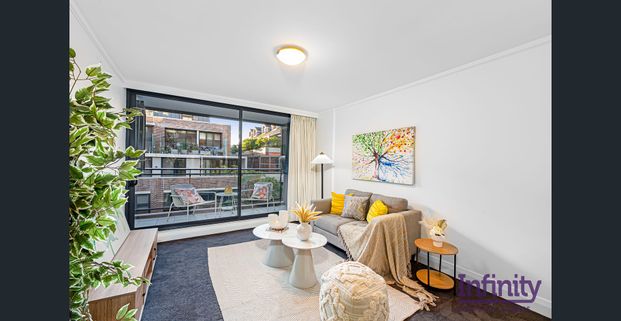 Stylish One-Bedroom Apartment in the Heart of Mosman Village - Photo 1