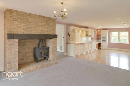 4 bedroom detached house to rent - Photo 2